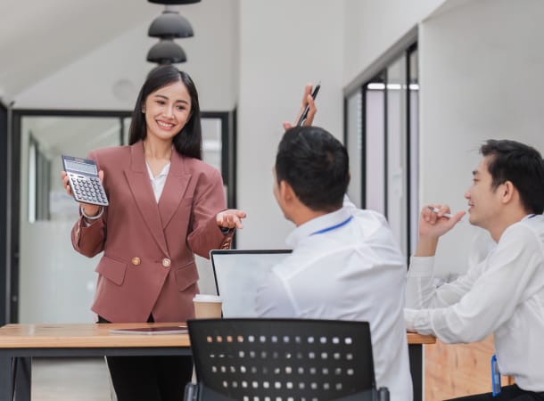 An advisor presenting findings to colleagues around a meeting table